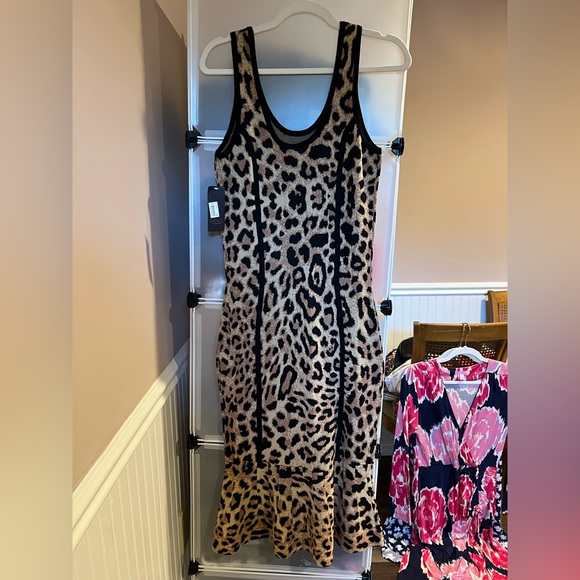 NWT Curve Hugging Dress - Picture 5 of 6